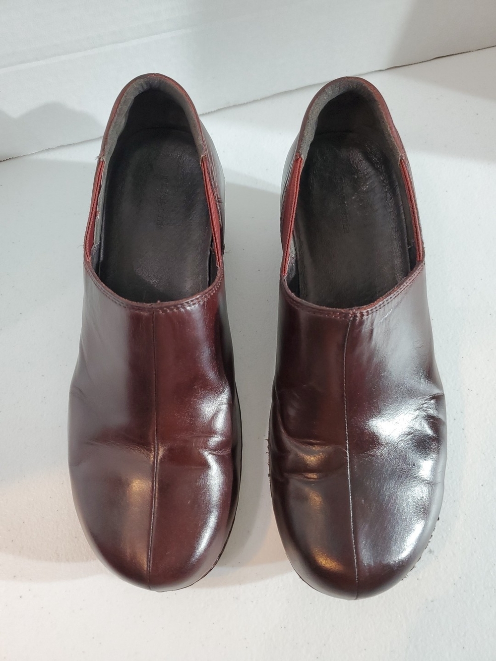 Patagonia Women's 8 Slip-On Leather Clogs Burgandy Colored